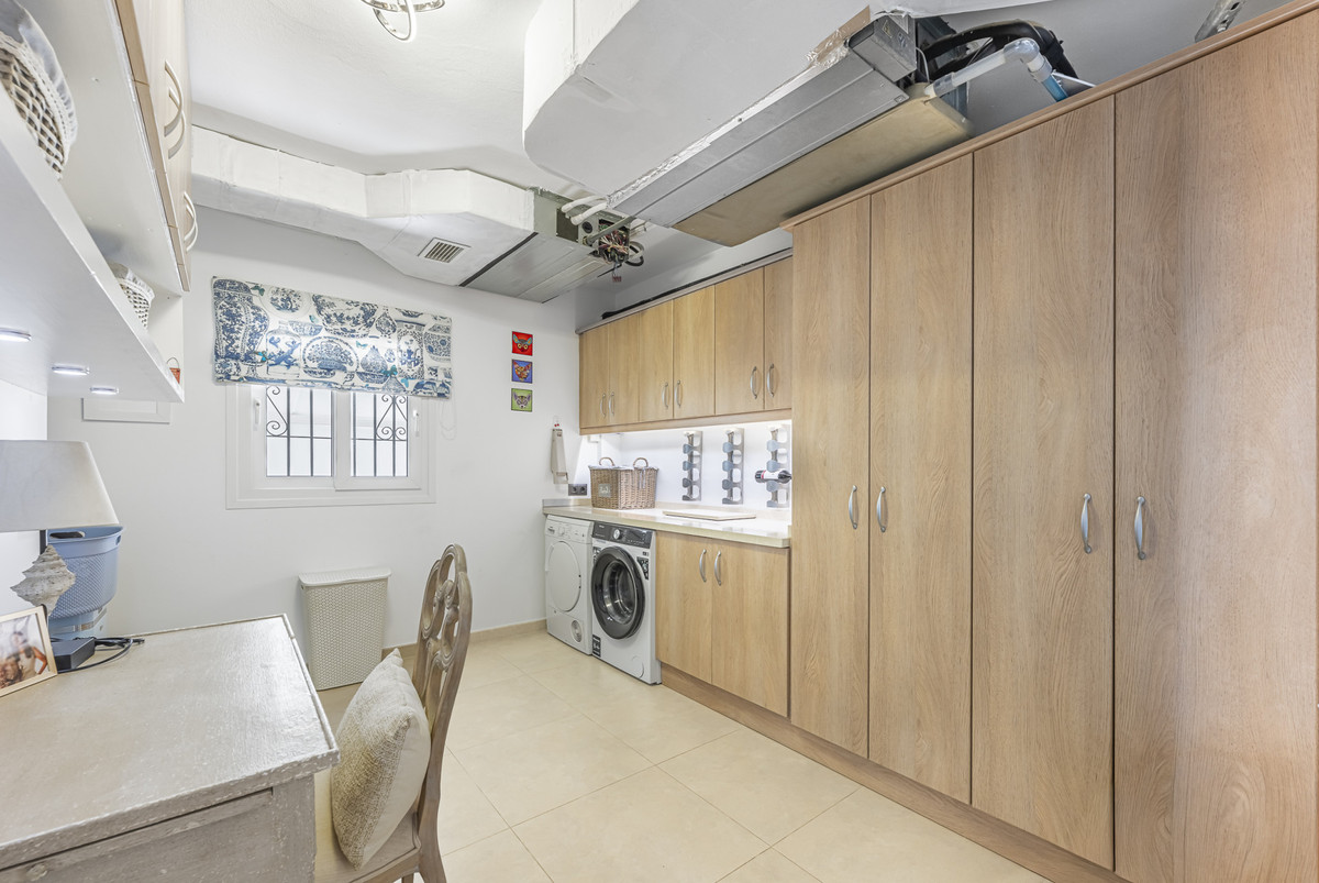 Huis te koop in Estepona | 6 slaapkamers H5351197