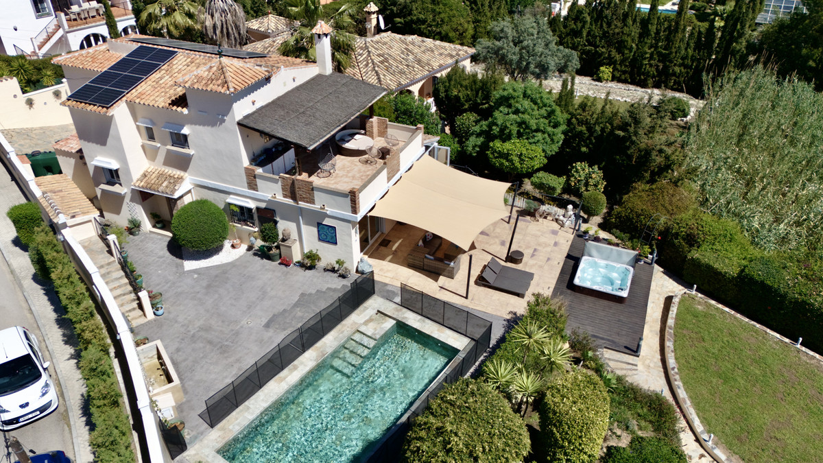 Huis te koop in Estepona | 6 slaapkamers H5351197