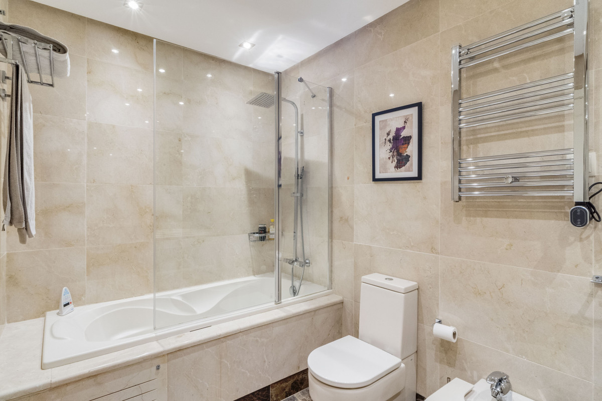 Huis te koop in Estepona | 4 slaapkamers H5352838