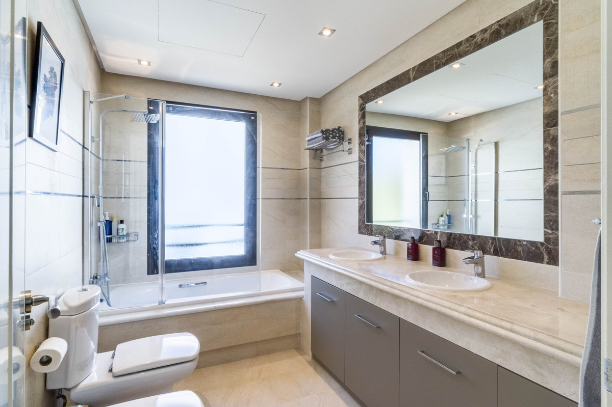 Huis te koop in Estepona | 4 slaapkamers H5352838