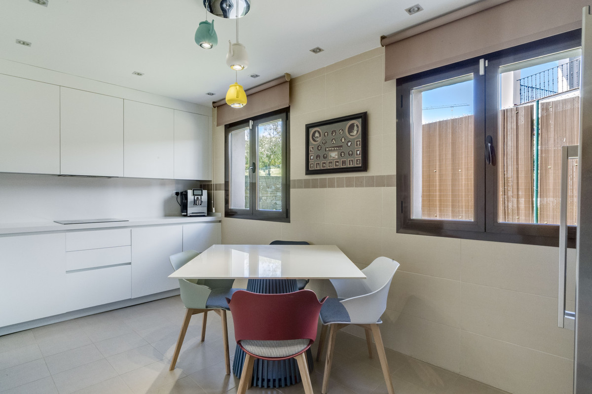 Huis te koop in Estepona | 4 slaapkamers H5352838