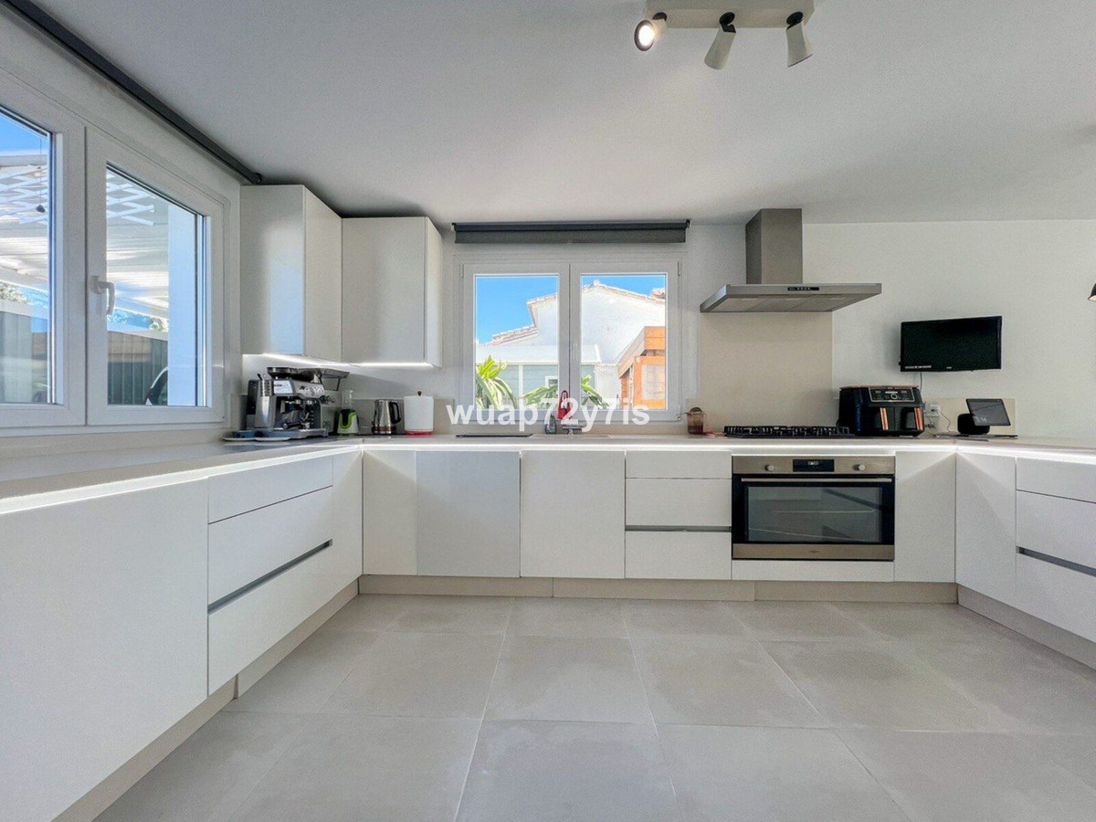 Huis te koop in Estepona | 3 slaapkamers H5353549