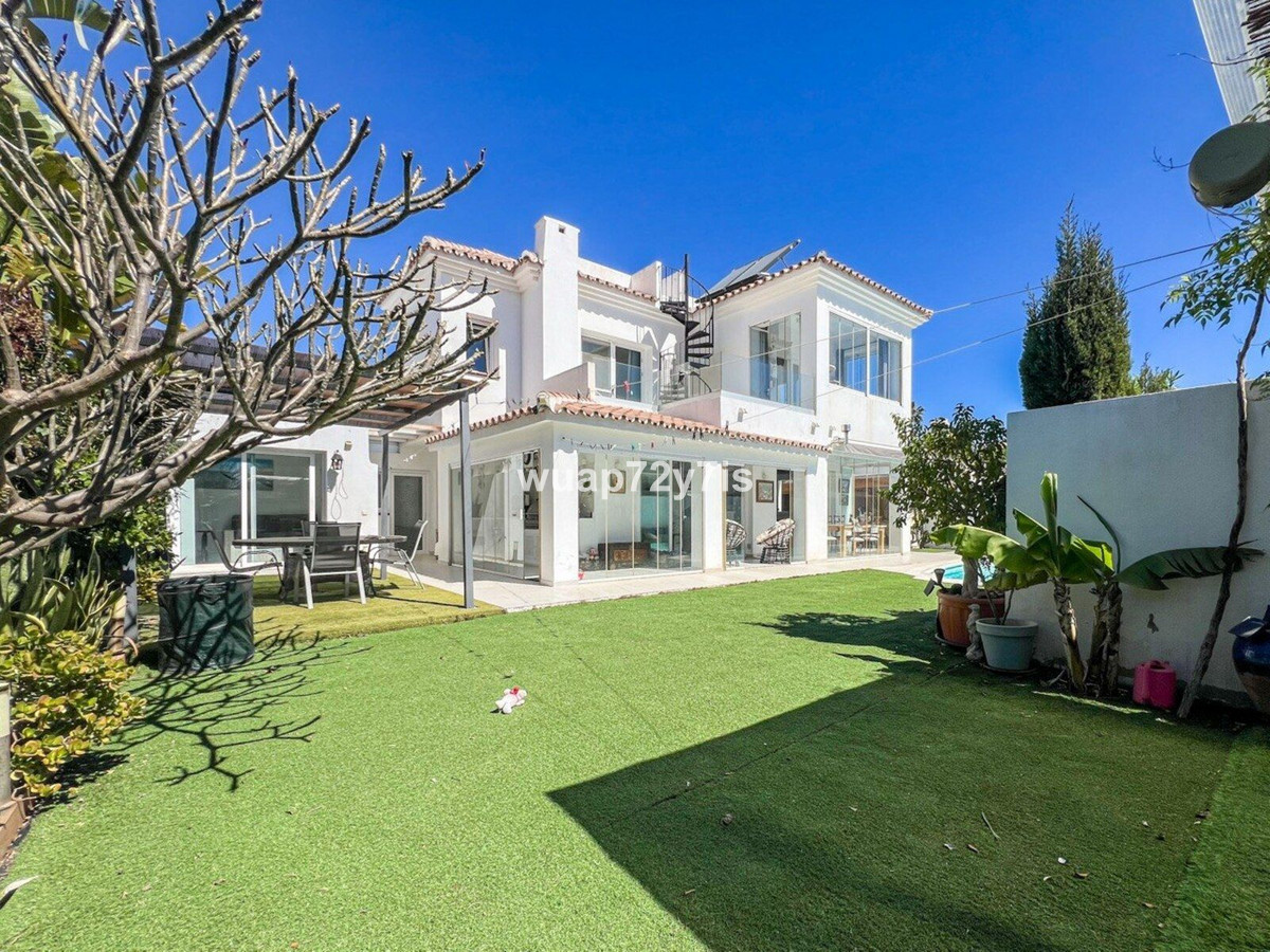 Huis te koop in Estepona | 3 slaapkamers H5353549