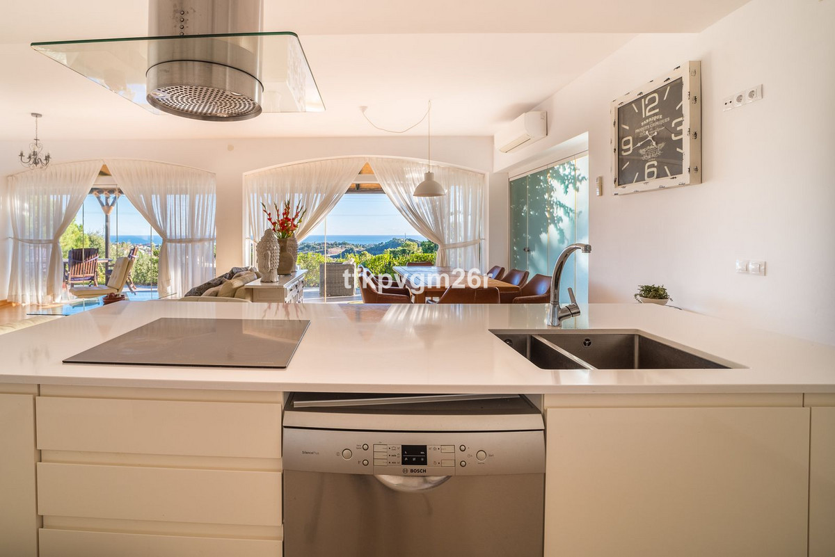 Huis te koop in Estepona | 7 slaapkamers H5354326