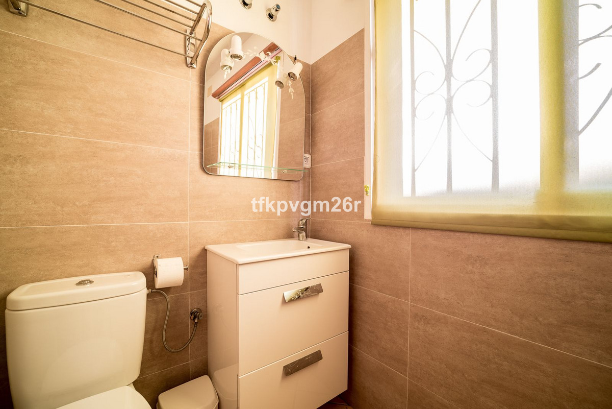 Huis te koop in Estepona | 7 slaapkamers H5354326