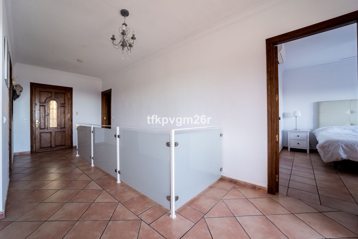 Huis te koop in Estepona | 7 slaapkamers H5354326
