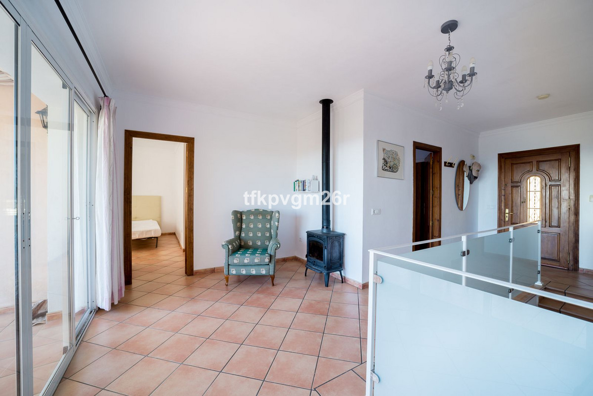 Huis te koop in Estepona | 7 slaapkamers H5354326