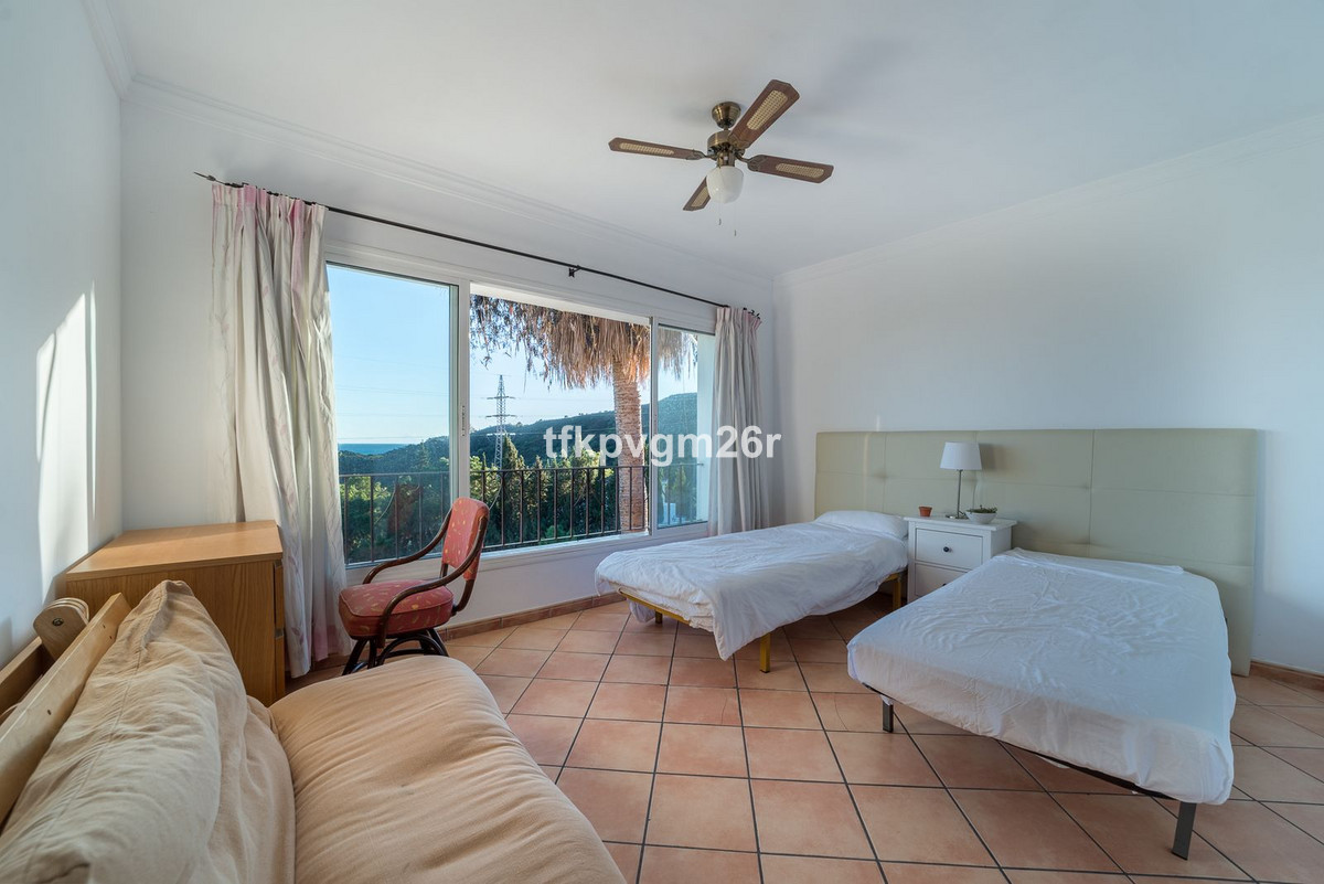 Huis te koop in Estepona | 7 slaapkamers H5354326