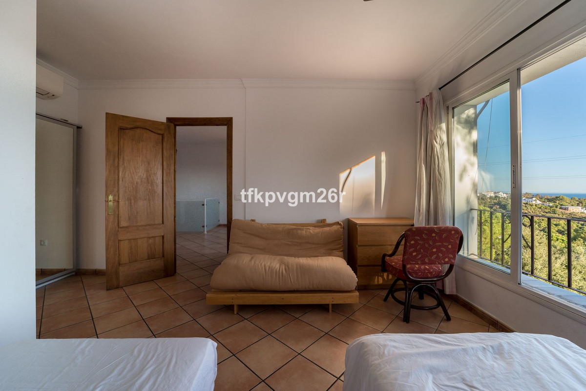 Huis te koop in Estepona | 7 slaapkamers H5354326