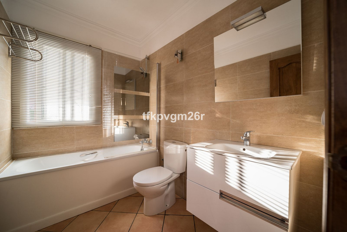 Huis te koop in Estepona | 7 slaapkamers H5354326