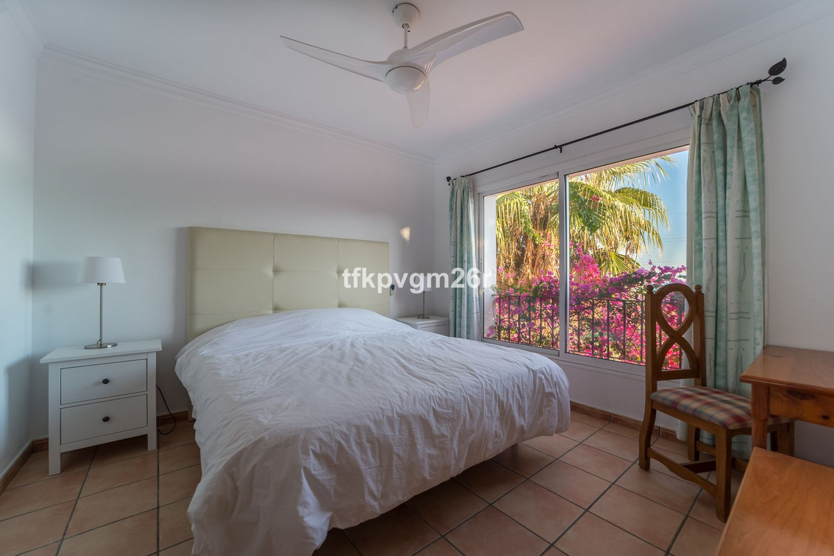 Huis te koop in Estepona | 7 slaapkamers H5354326