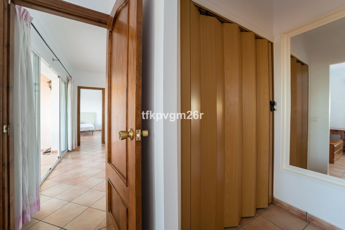 Huis te koop in Estepona | 7 slaapkamers H5354326