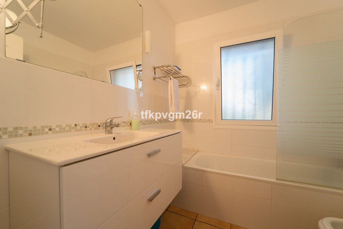 Huis te koop in Estepona | 7 slaapkamers H5354326