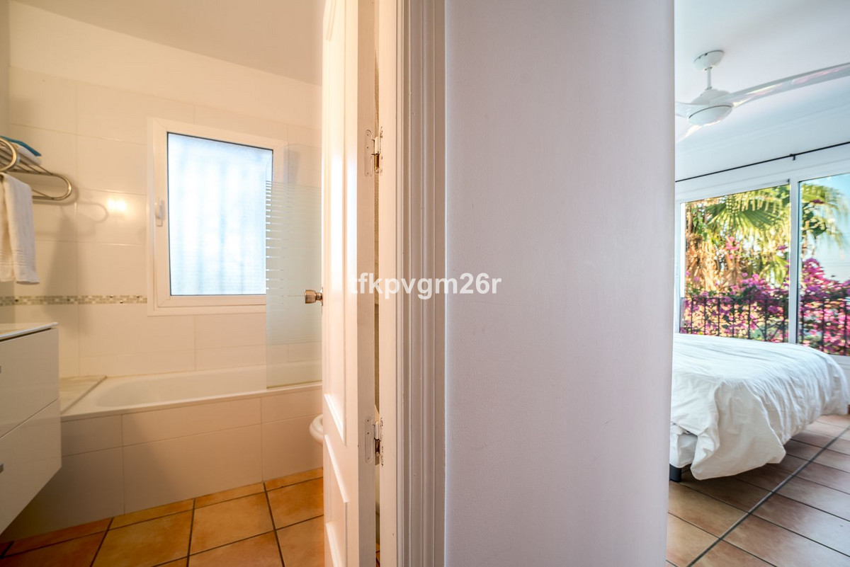 Huis te koop in Estepona | 7 slaapkamers H5354326