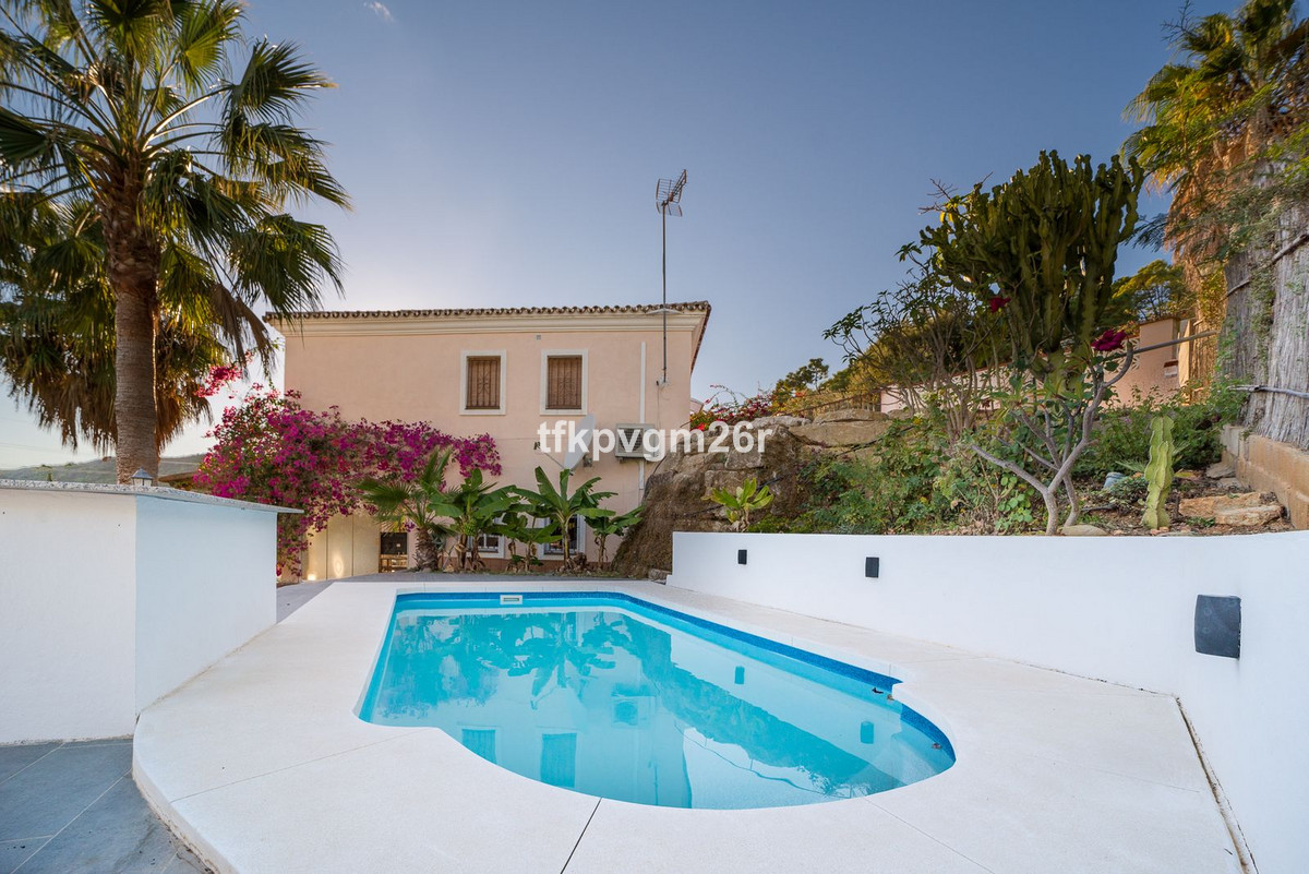 Huis te koop in Estepona | 7 slaapkamers H5354326