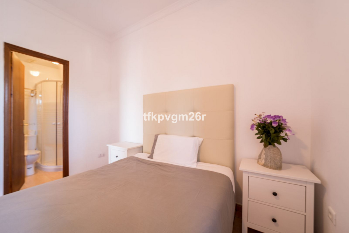 Huis te koop in Estepona | 7 slaapkamers H5354326