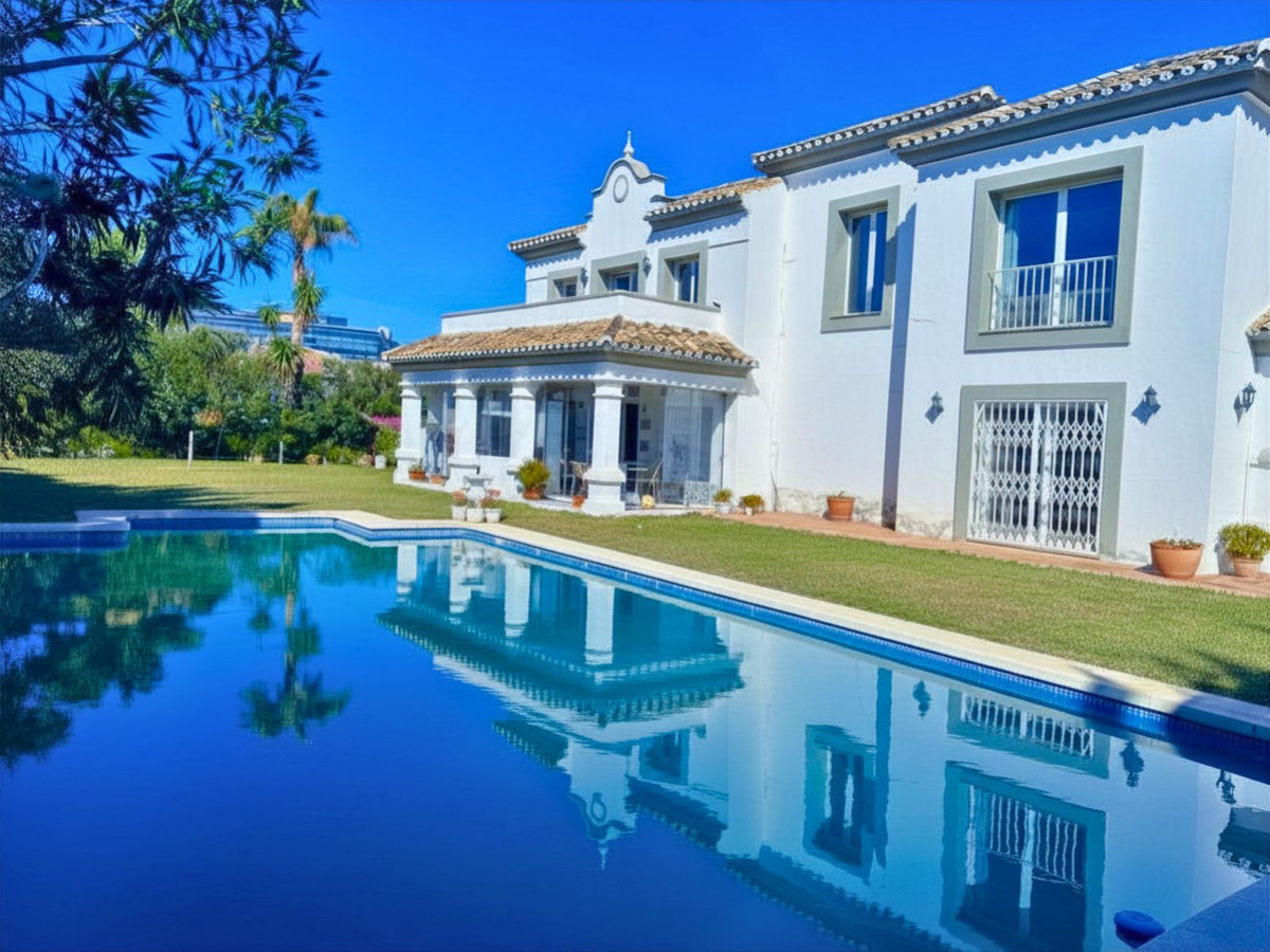 Huis te koop in Estepona | 4 slaapkamers H5357473