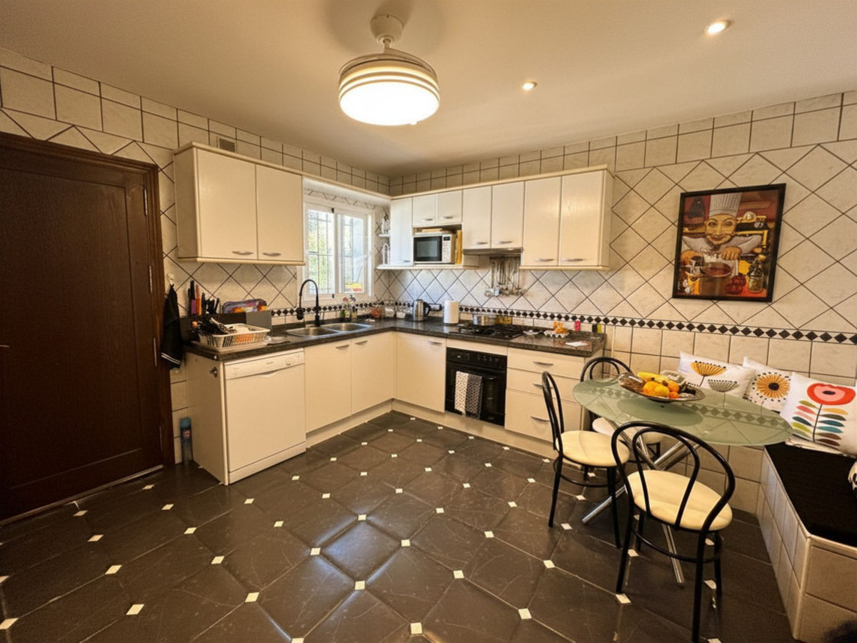 Huis te koop in Estepona | 4 slaapkamers H5357473