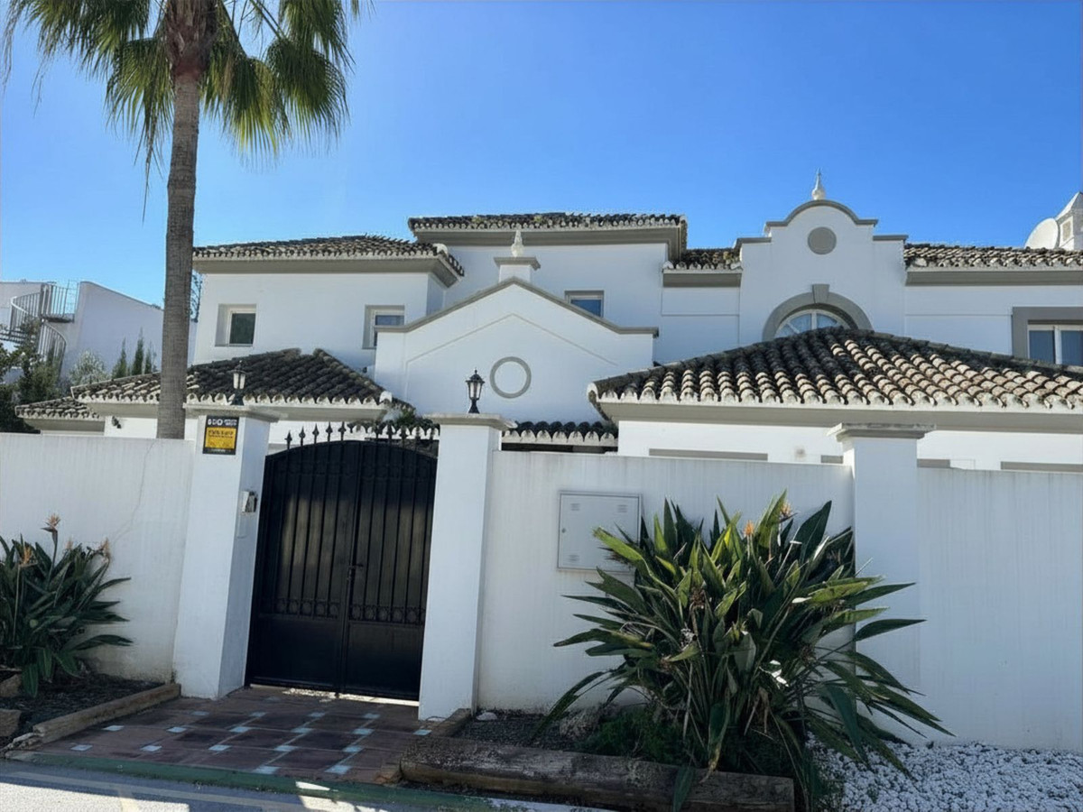 Huis te koop in Estepona | 4 slaapkamers H5357473