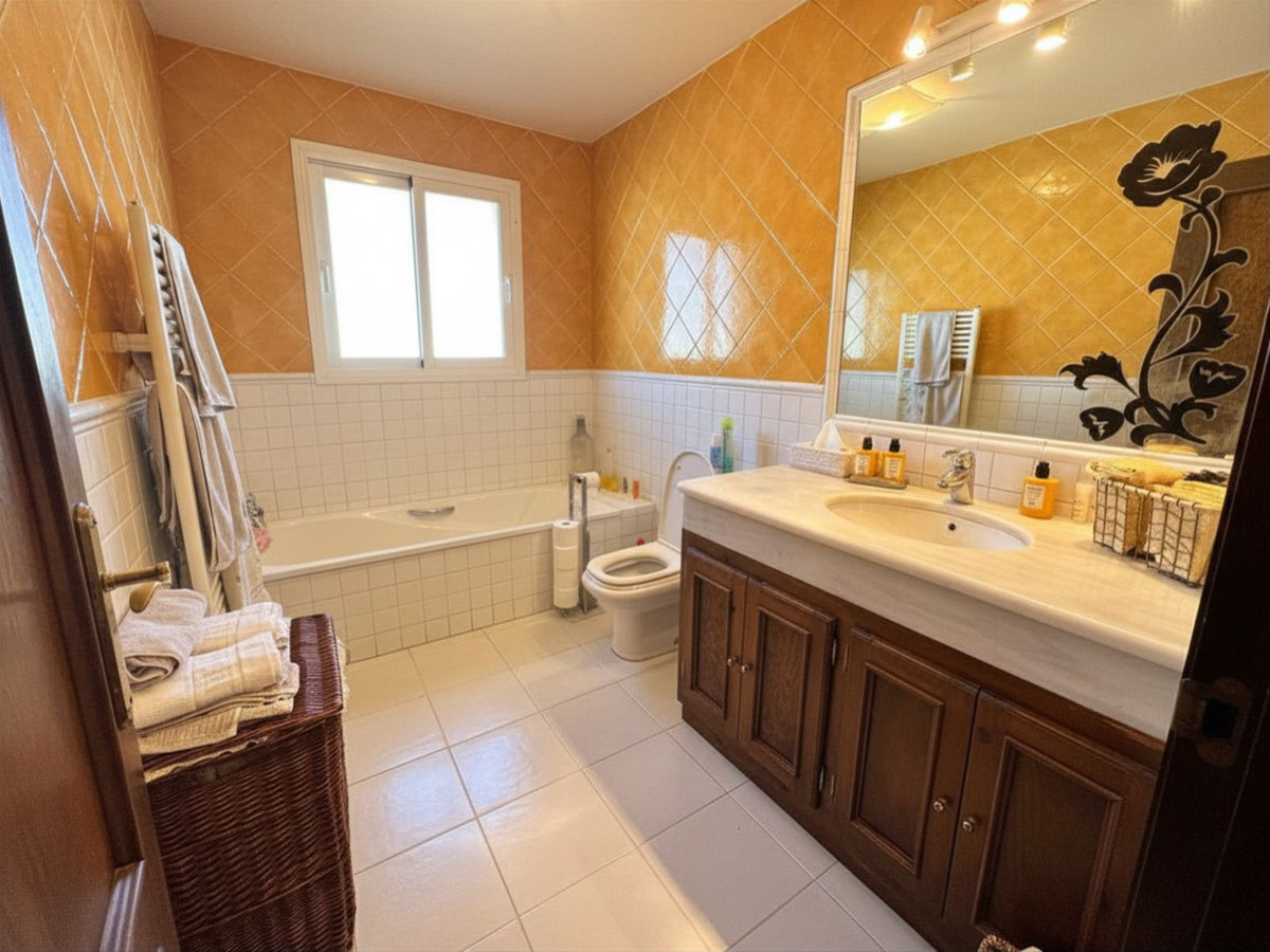 Huis te koop in Estepona | 4 slaapkamers H5357473