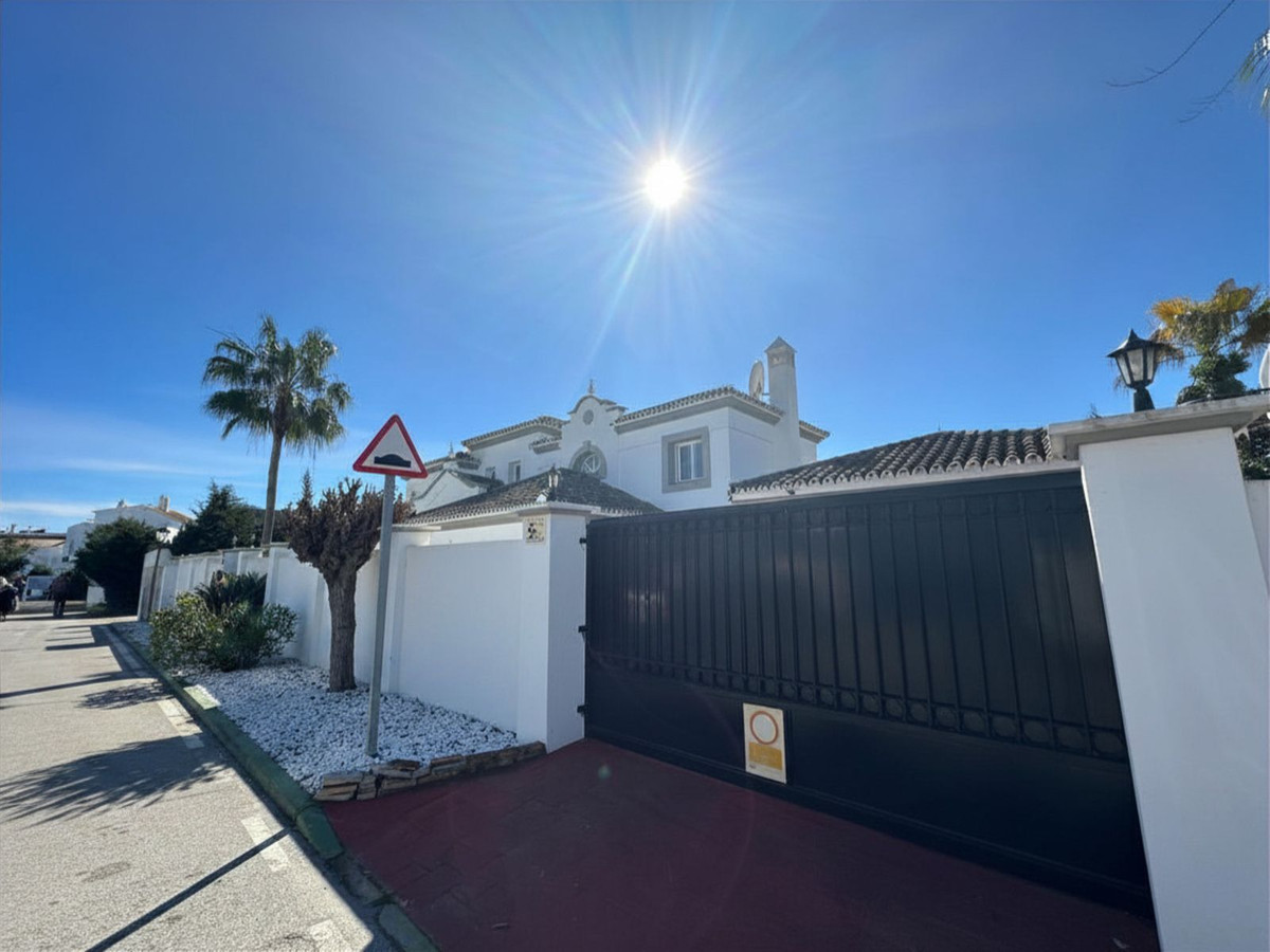 Huis te koop in Estepona | 4 slaapkamers H5357473