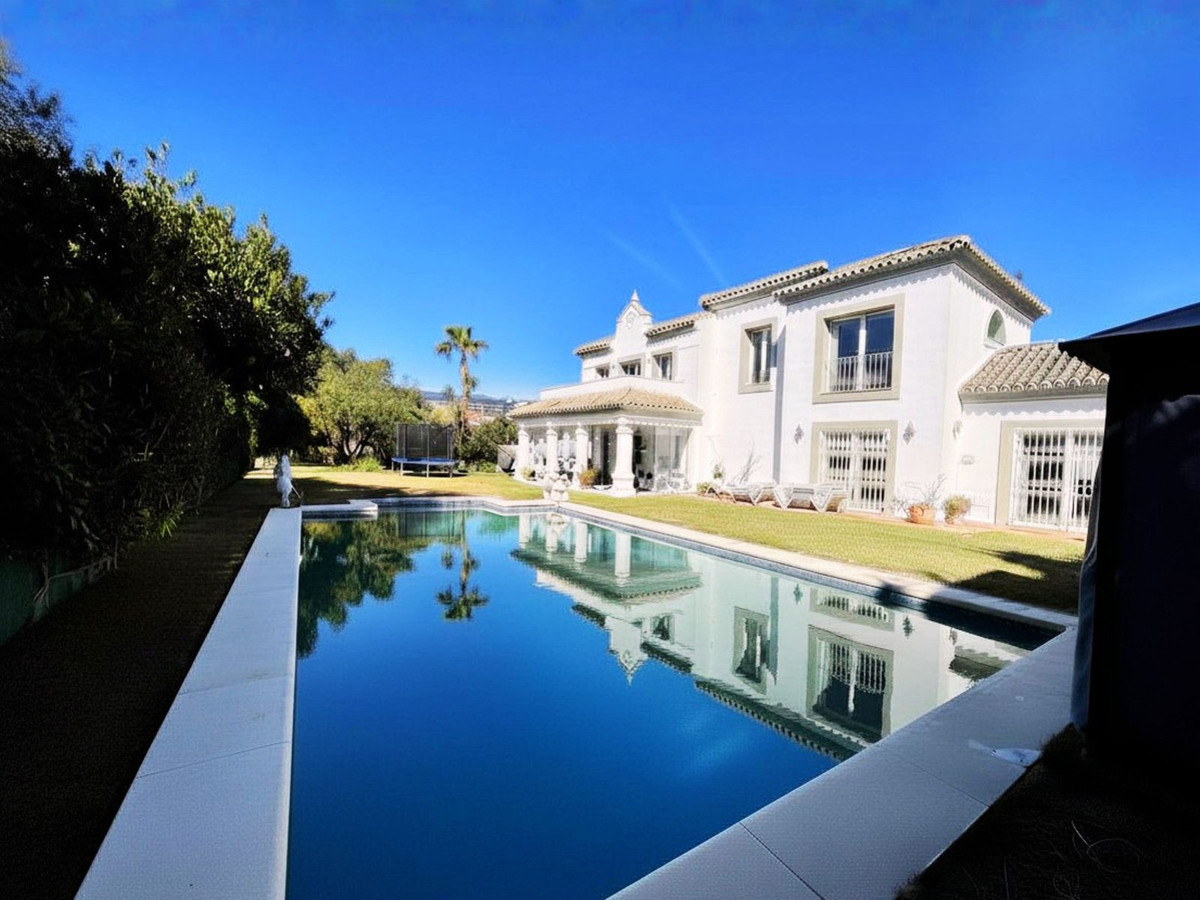 Huis te koop in Estepona | 4 slaapkamers H5357473