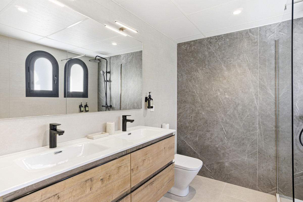 Huis te koop in Estepona | 3 slaapkamers H5357827