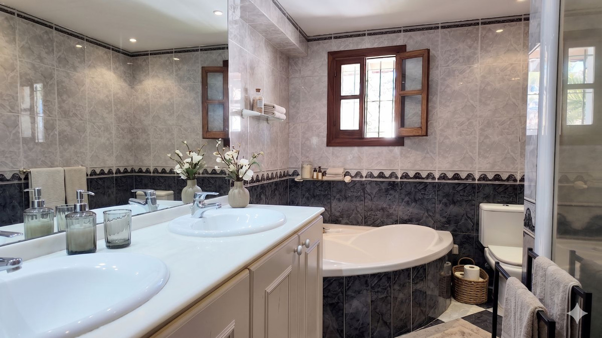 Huis te koop in Estepona | 3 slaapkamers H5358457