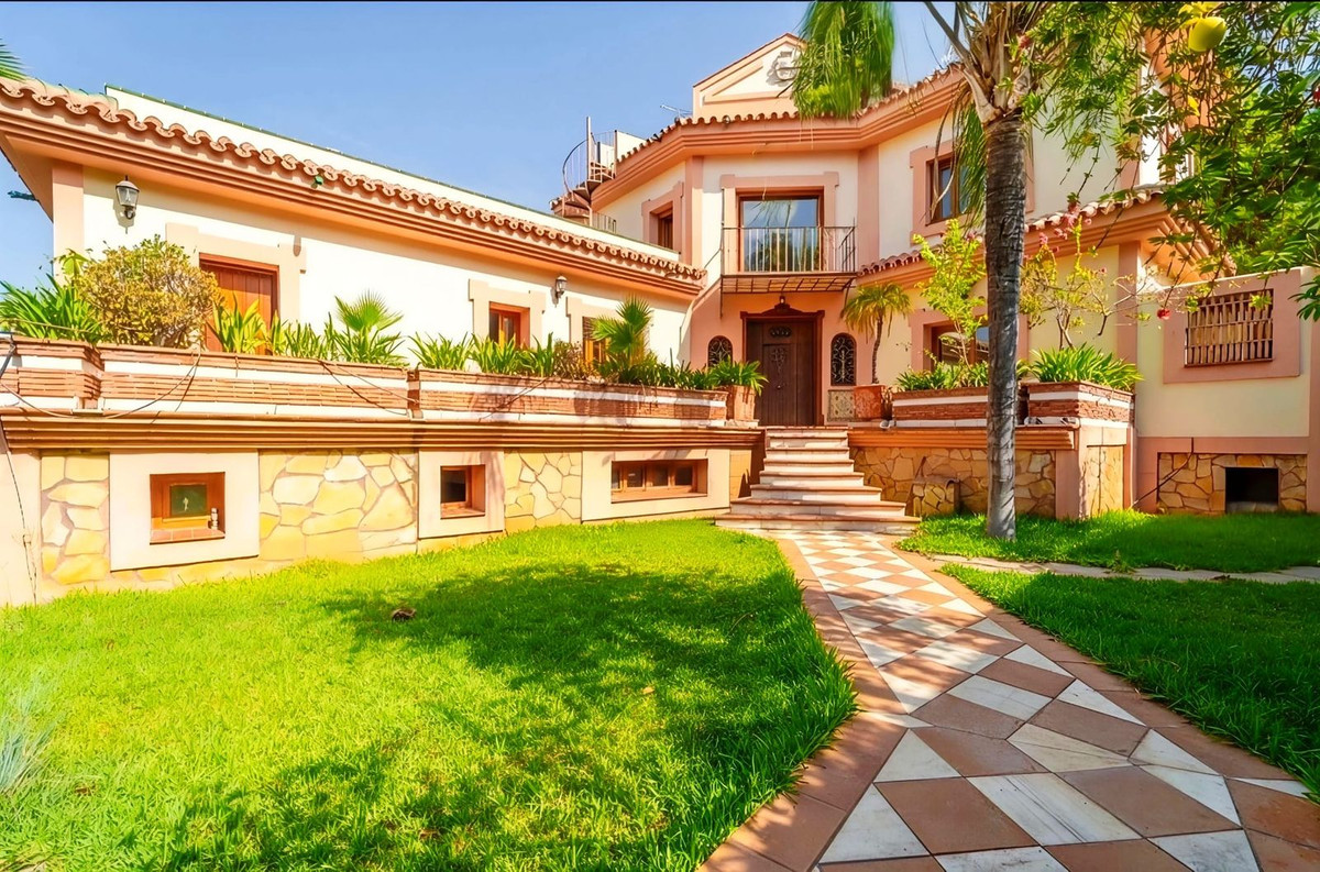 Huis te koop in Estepona | 5 slaapkamers H5358481
