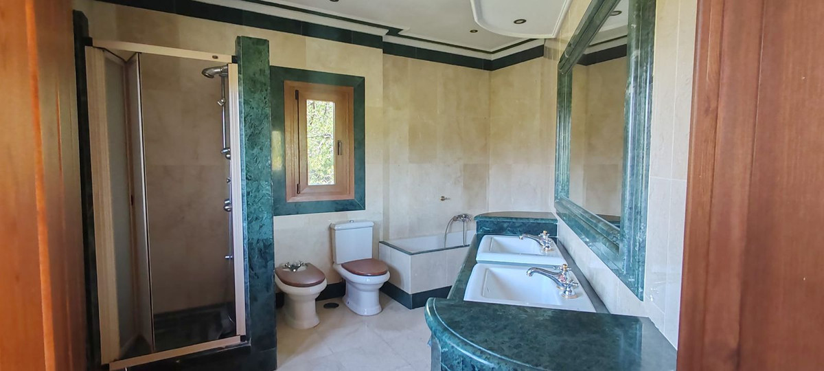 Huis te koop in Estepona | 5 slaapkamers H5358481