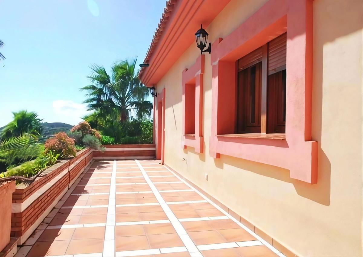 Huis te koop in Estepona | 5 slaapkamers H5358481