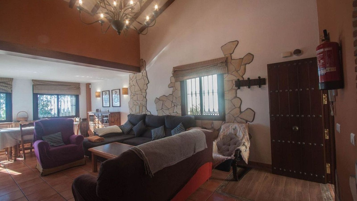 Huis te koop in Estepona | 6 slaapkamers H5361070