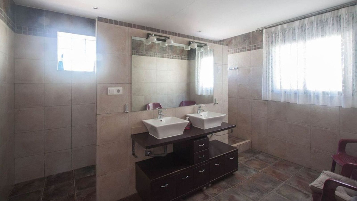 Huis te koop in Estepona | 6 slaapkamers H5361070