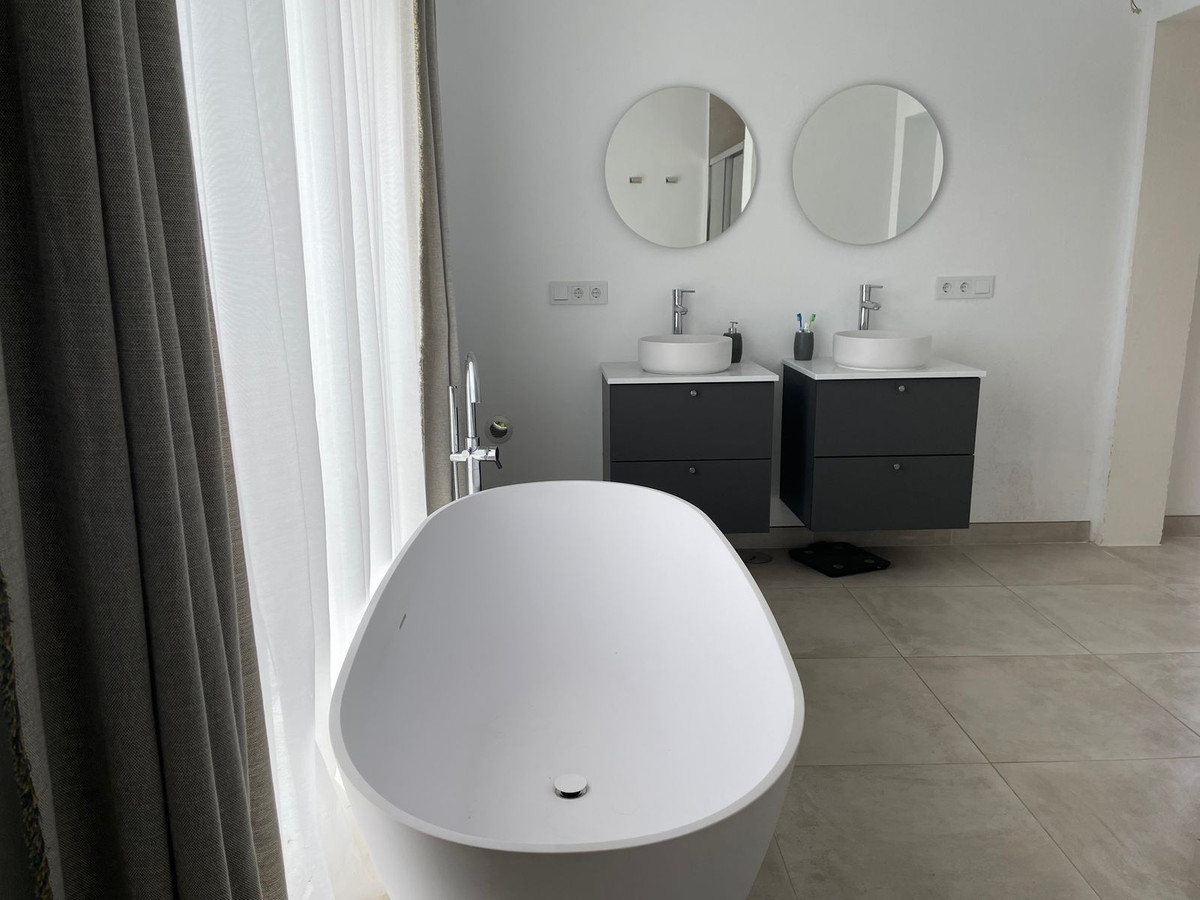 Huis te koop in Estepona | 3 slaapkamers H5362492