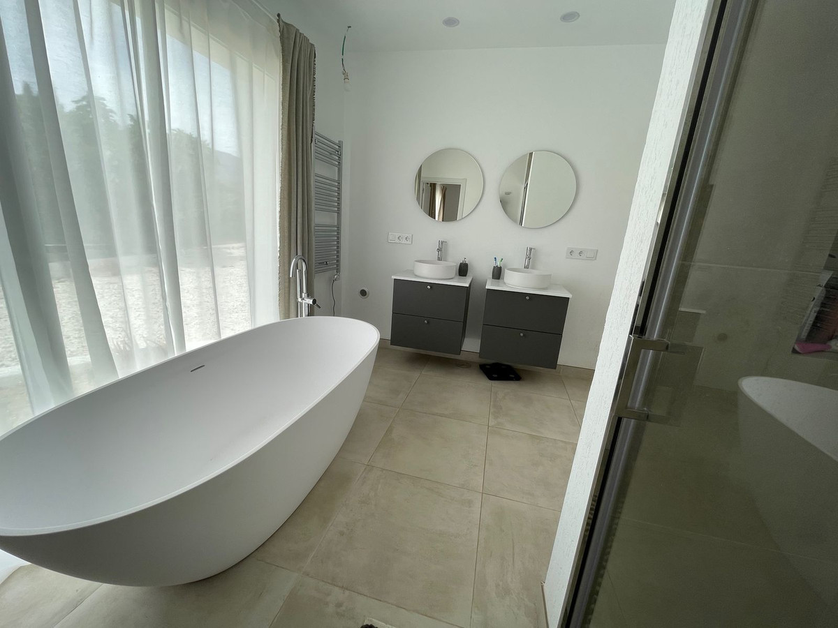 Huis te koop in Estepona | 3 slaapkamers H5362492