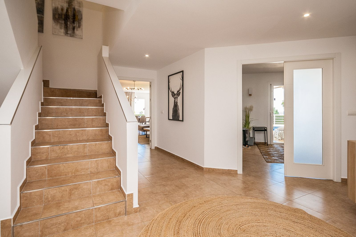 Huis te koop in Estepona | 6 slaapkamers H5362528