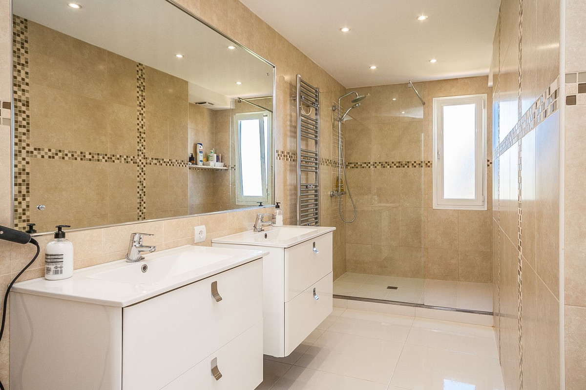 Huis te koop in Estepona | 6 slaapkamers H5362528