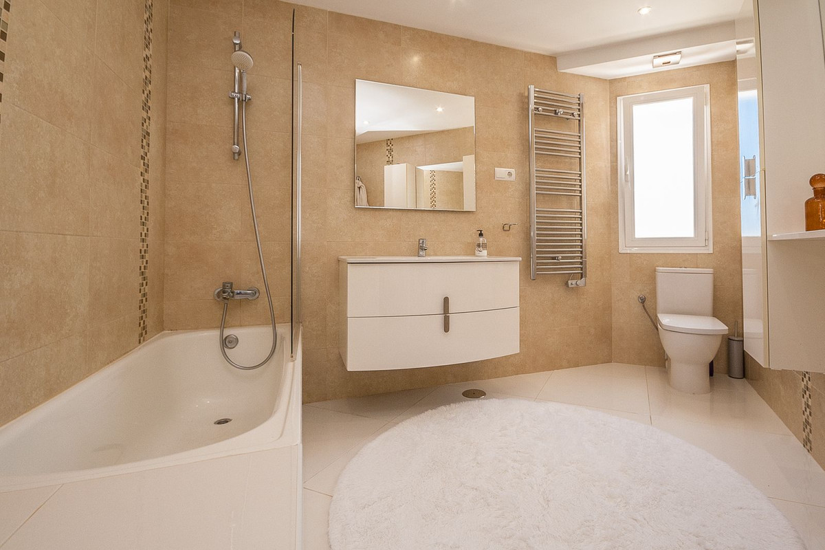 Huis te koop in Estepona | 6 slaapkamers H5362528