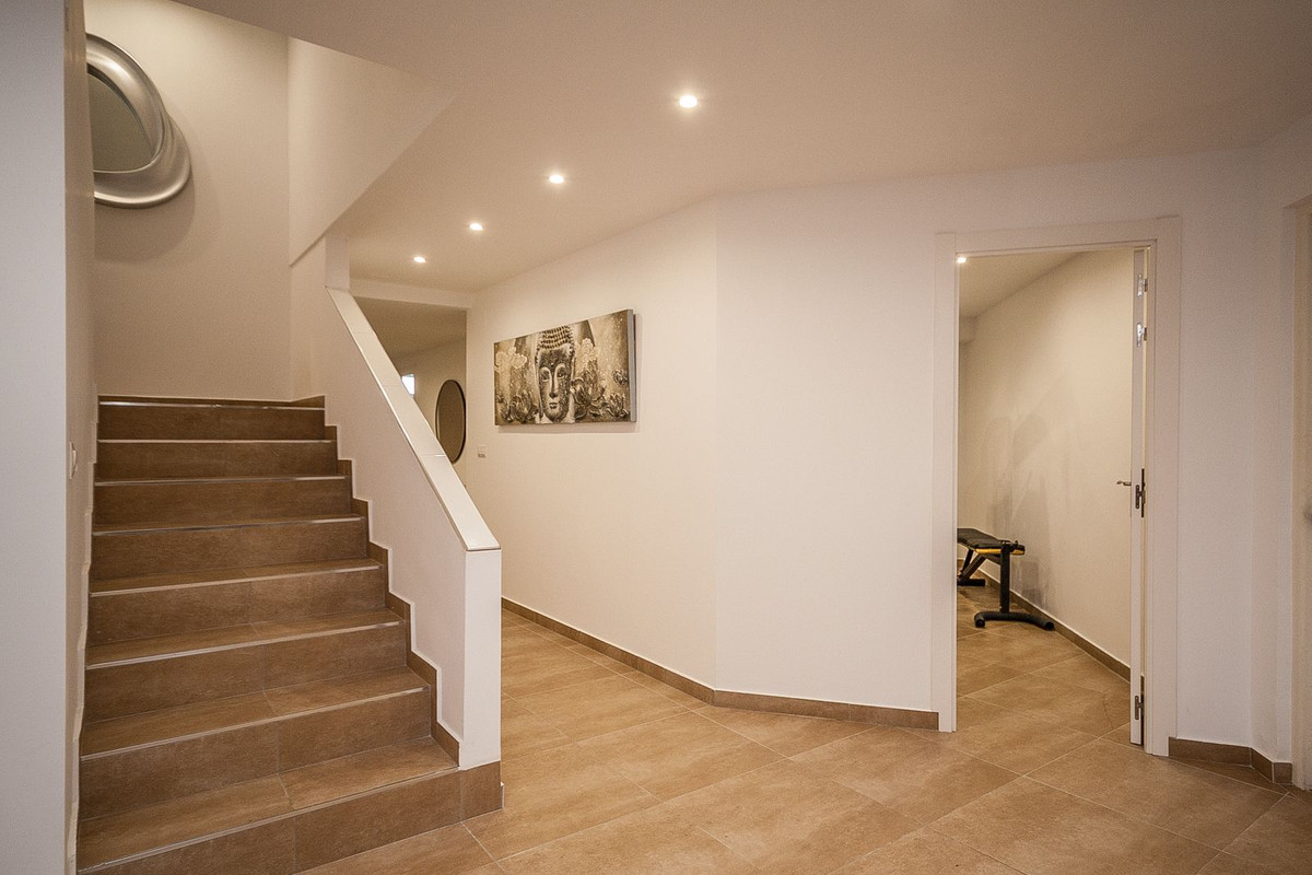 Huis te koop in Estepona | 6 slaapkamers H5362528