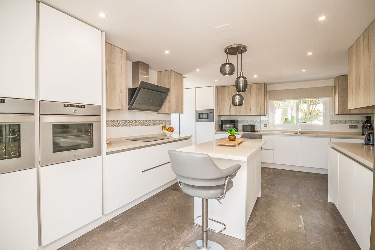 Huis te koop in Estepona | 6 slaapkamers H5362528