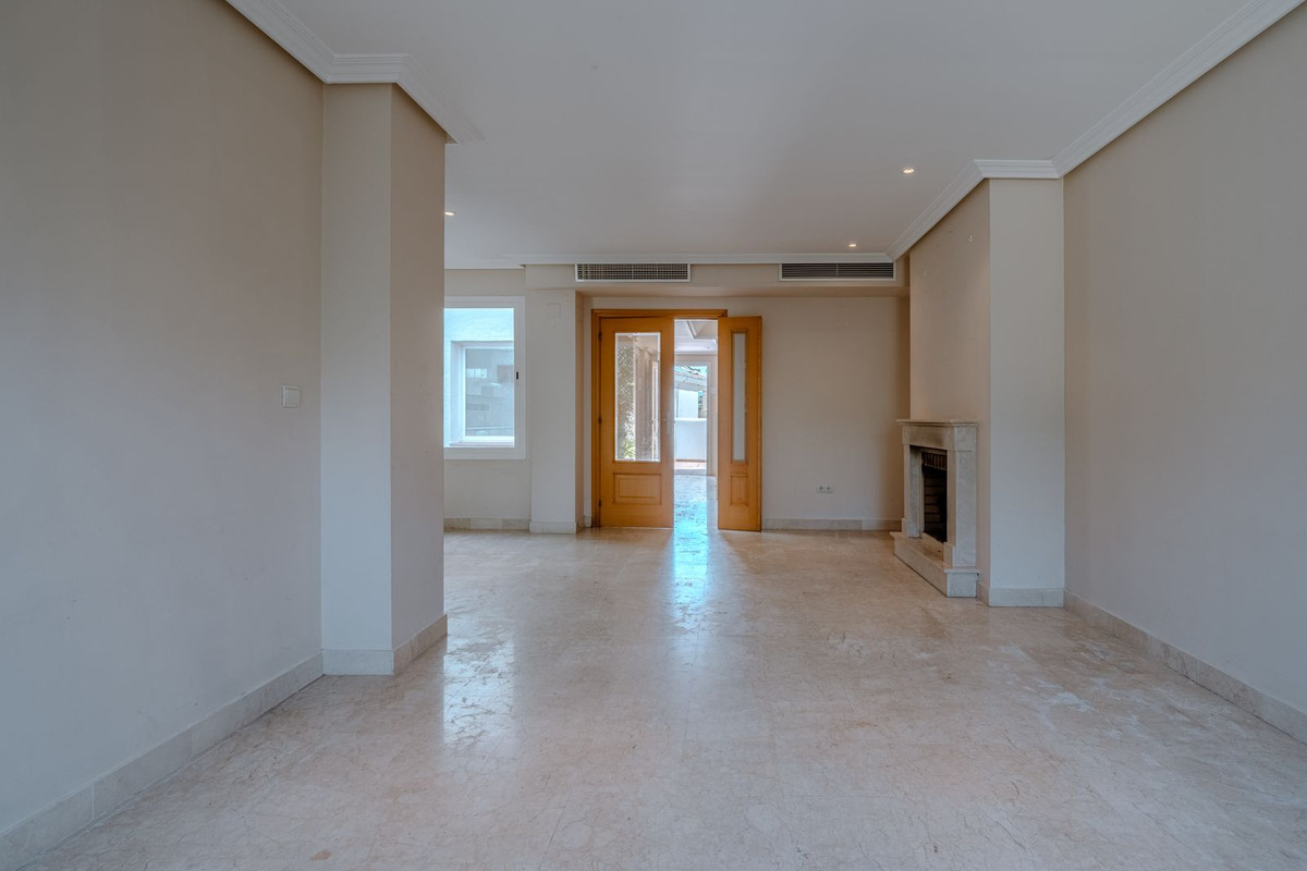 Huis te koop in Estepona | 3 slaapkamers H5363953