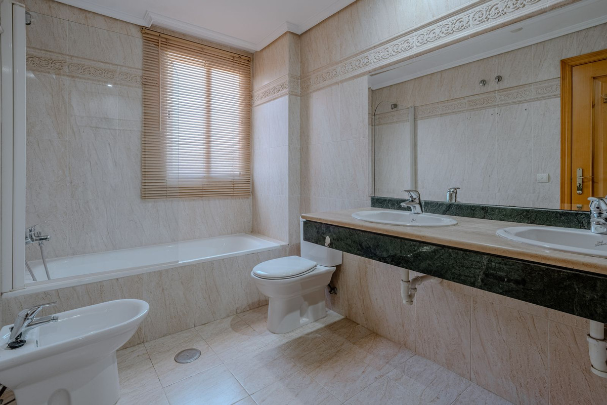 Huis te koop in Estepona | 3 slaapkamers H5363953