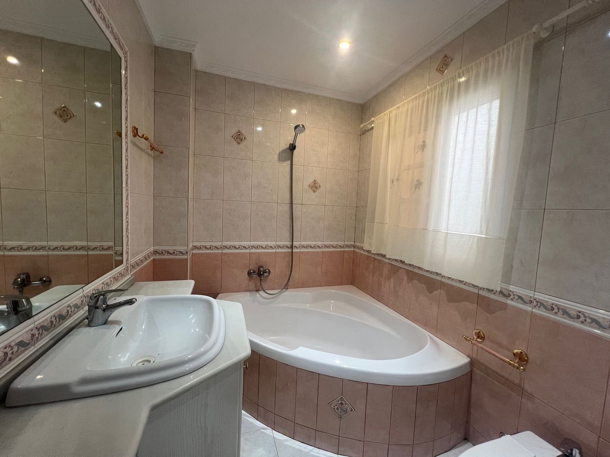 Huis te koop in Estepona | 3 slaapkamers H5365297