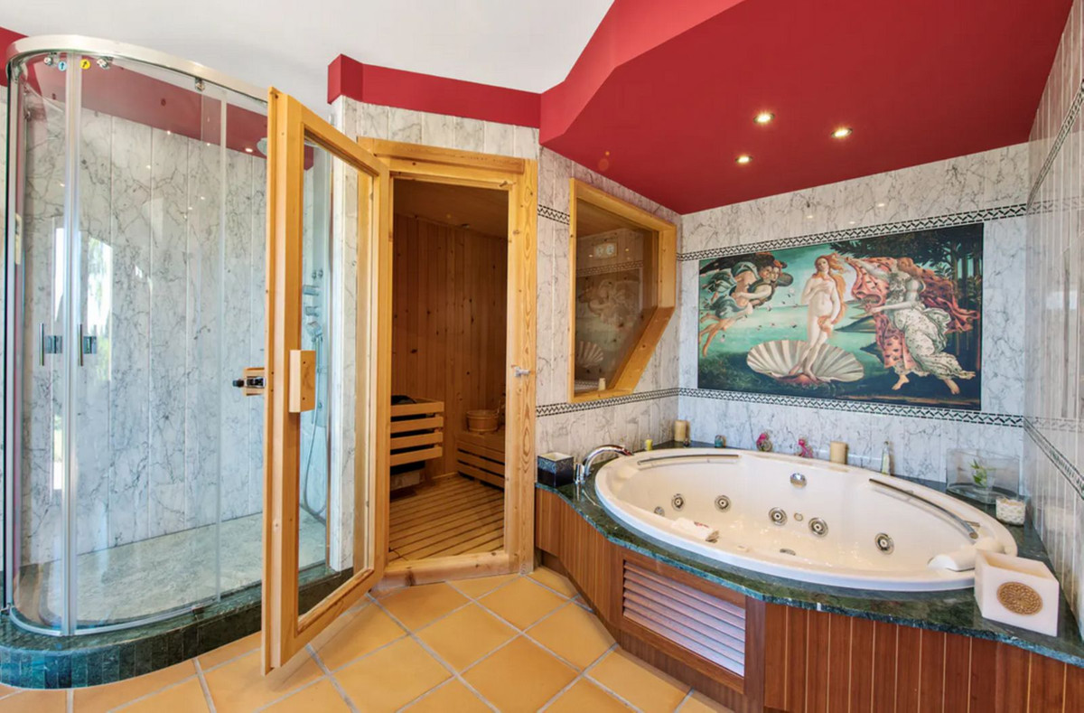 Finca - Cortijo te koop in Estepona | 6 slaapkamers H5366632