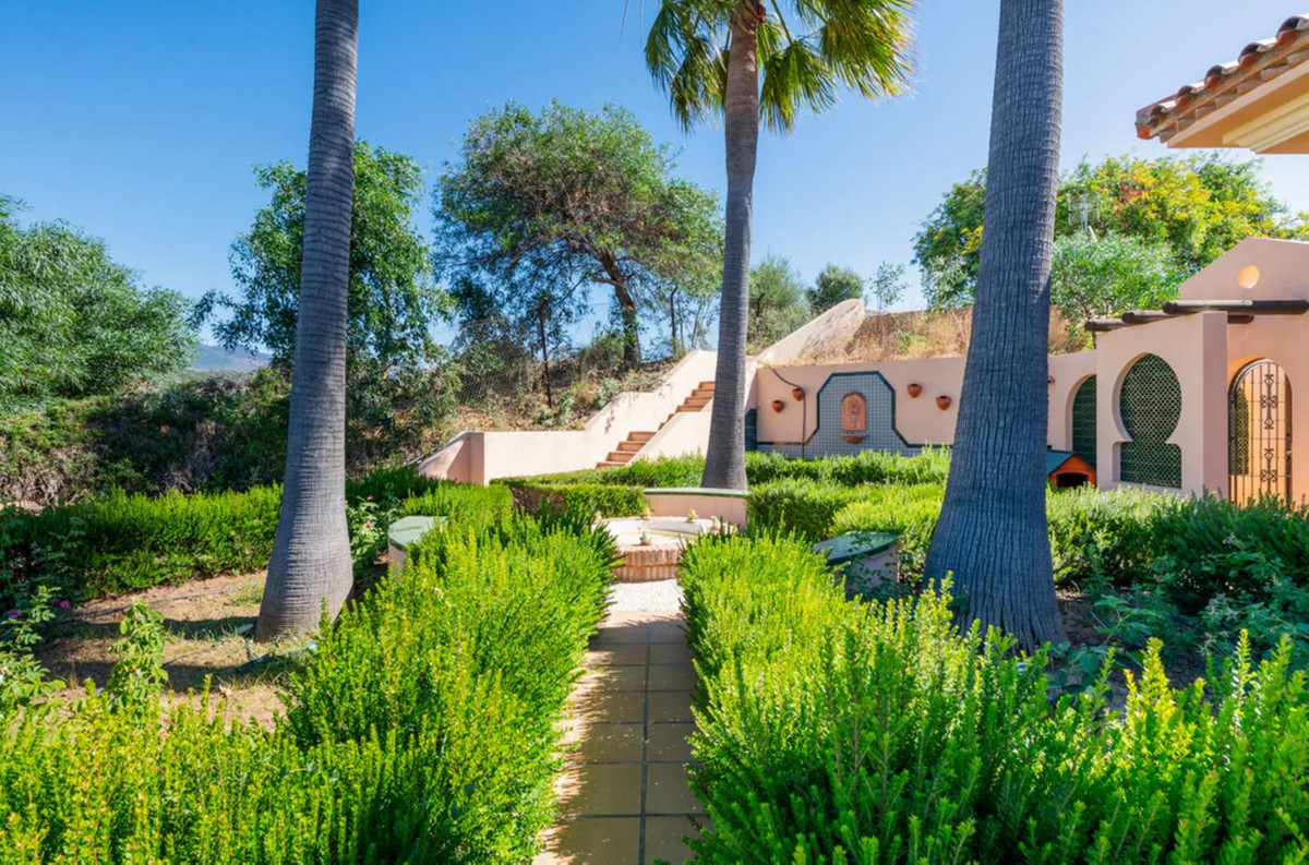 Finca - Cortijo te koop in Estepona | 6 slaapkamers H5366632