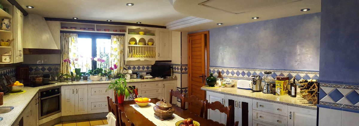 Finca - Cortijo te koop in Estepona | 6 slaapkamers H5366632