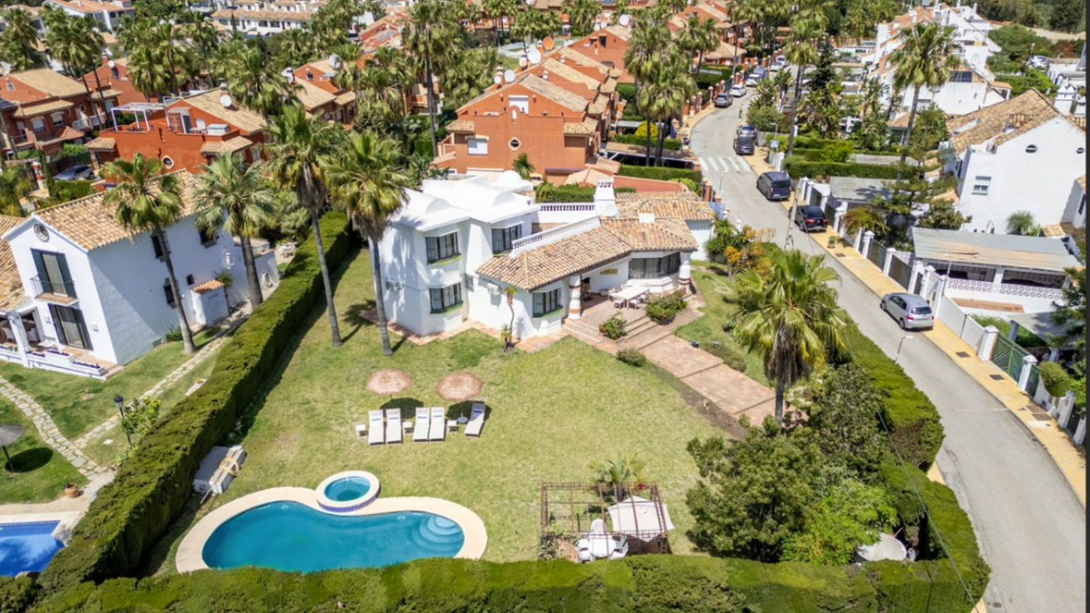Huis te koop in Estepona | 4 slaapkamers H5367361
