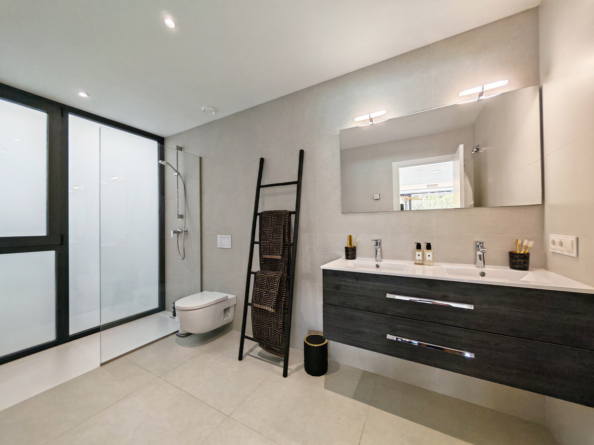 Huis te koop in Estepona | 5 slaapkamers H5367400