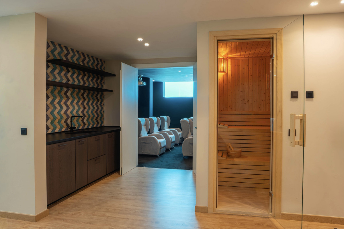 Huis te koop in Estepona | 9 slaapkamers H5372068