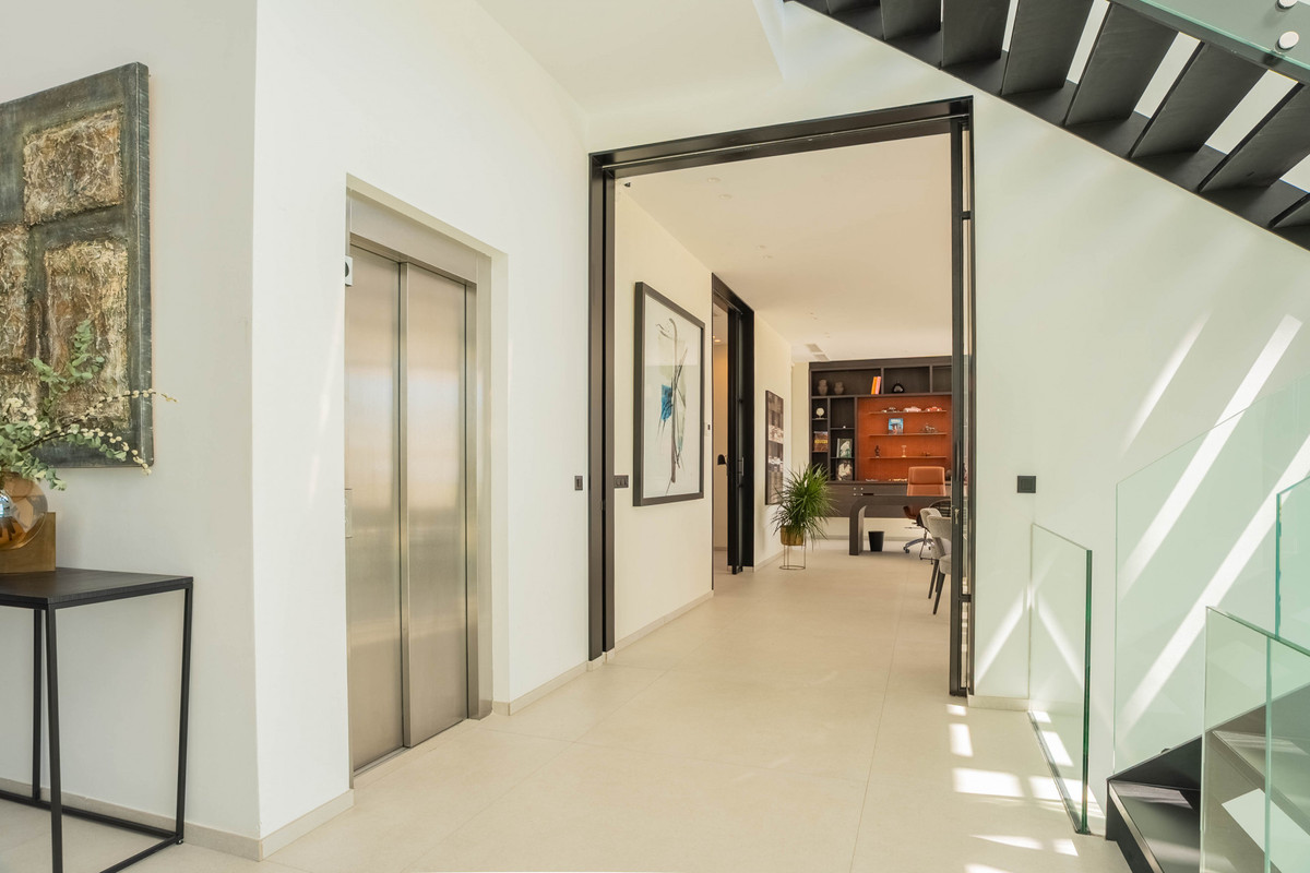 Huis te koop in Estepona | 9 slaapkamers H5372068